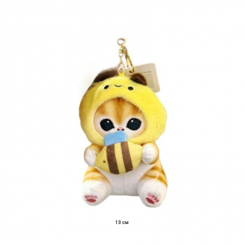 им Кот арт. 209187 Брелок с карабином В шапке пчелки с рыбкой в лапах 13 см в пак.